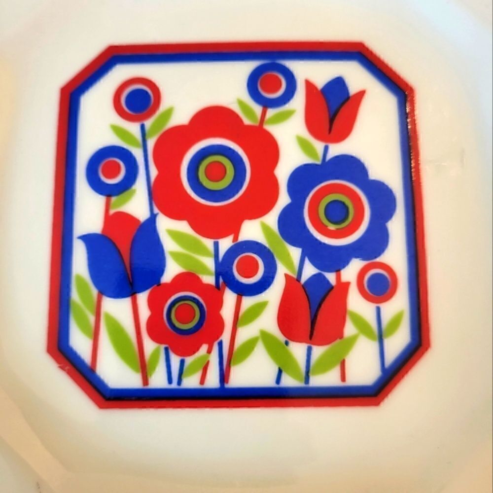 Vintage Pristine 1970’s Mod Floral Square Salad Plate 7" x 7" - Picture 5 of 5